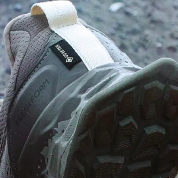 Nike、New Balance 等 4 雙 2021 「高顏值防水鞋」推薦，就算雨再大也不怕鞋子濕掉！