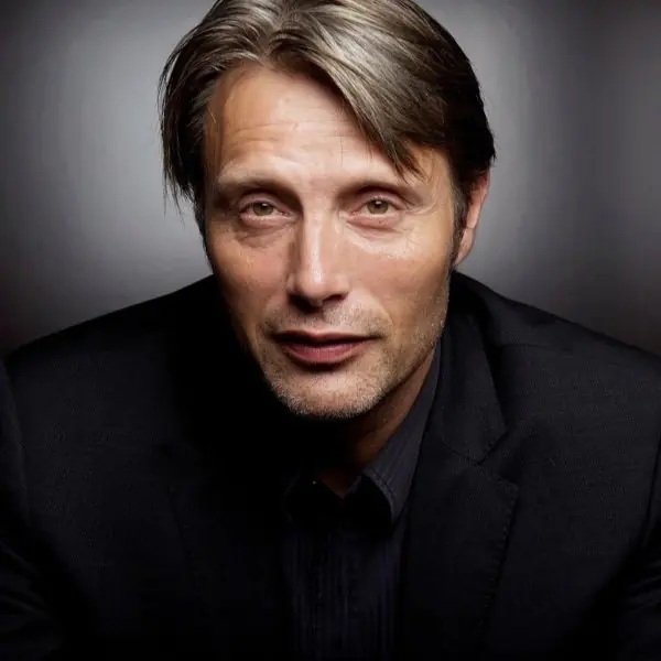 華納官方宣布 Mads Mikkelsen 取代強尼戴普，出演《怪獸 3》新一任葛林戴華德！