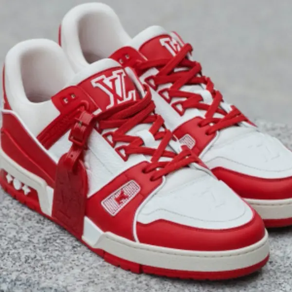 你選哪一雙？New Balance 550 對決 LV 破萬運動鞋，網友：「這根本兄弟鞋吧！」