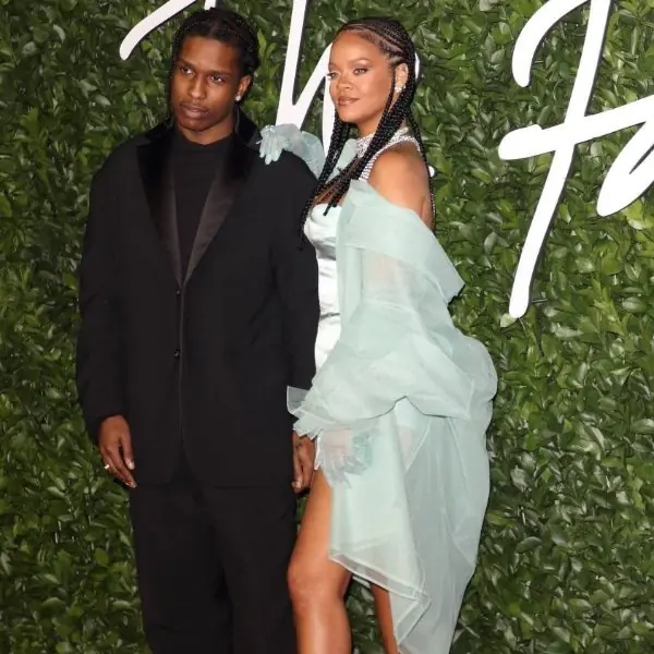太炸！饒舌歌手 ASAP Rocky 與 Rihanna 交往 ING ？「這件事」成鐵證！網友：八九不離十了吧⋯