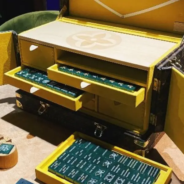 拿出來超威風！LV、Prada⋯盤點 4 大精品品牌「奢華麻將組」，網友：誰捨得玩啊！