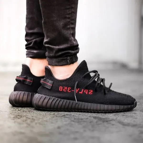 肯爺是大實現家？！當年的夢幻鞋王如今他來實現！原價入手 YEEZY BOOST 350 V2 “BRED” 近在眼前？