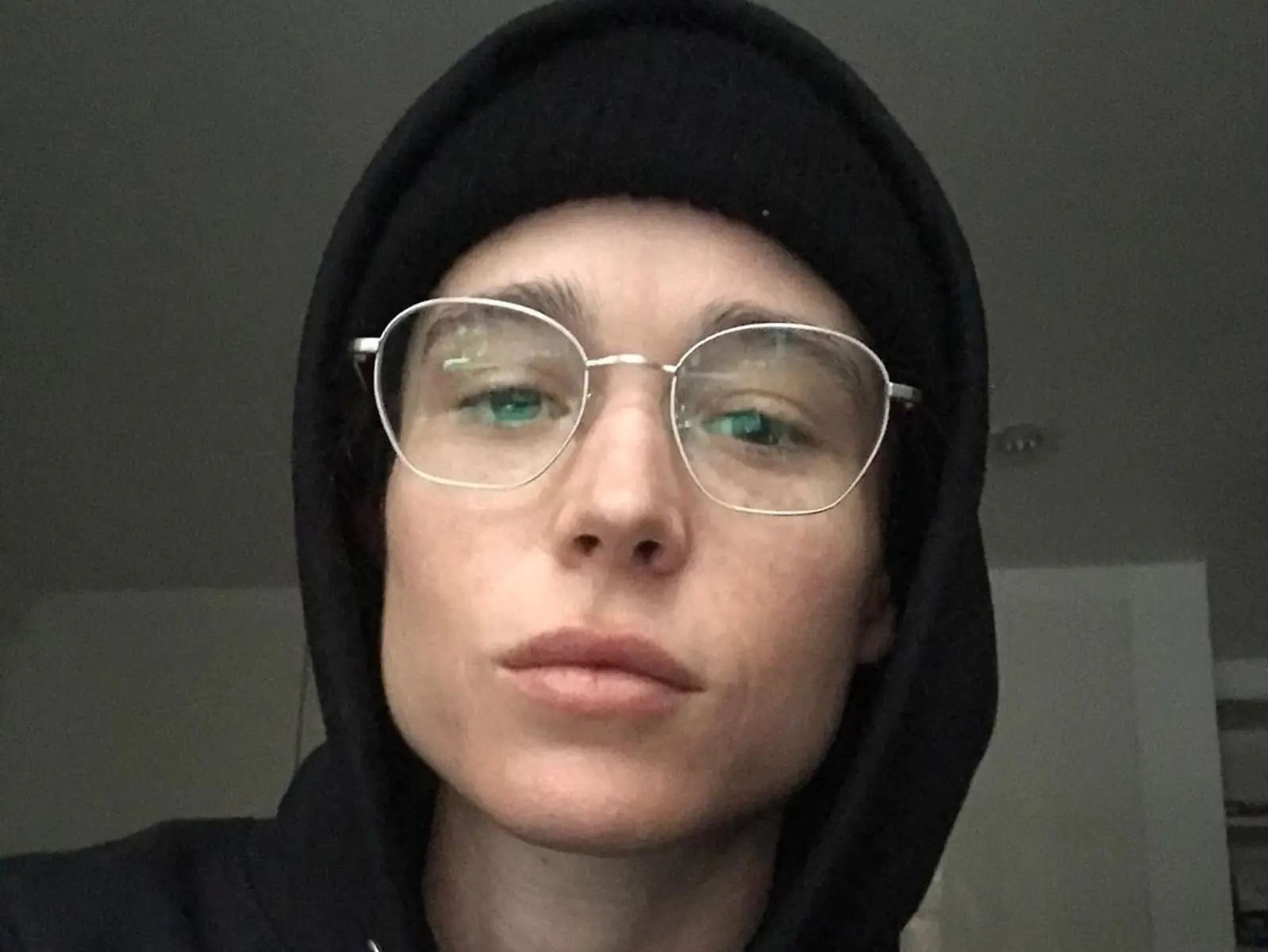 無性別時尚看這邊！解析 Ellen Page 日常「又帥又可愛」的 3 大穿搭亮點！