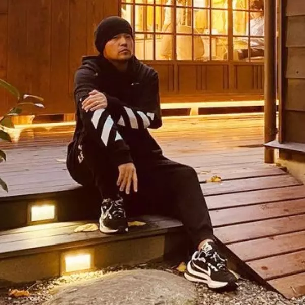 你也有黑鞋上癮症？「哥中之哥」周杰倫除了 Sacai x Nike 潮鞋外，還有這款「黑魂親友限定」！