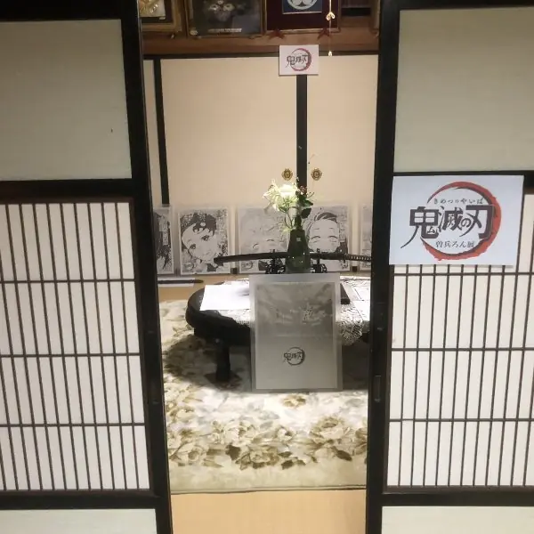 魅力橫掃各年齡層！網友曝光 46 歲公務員老爸著迷《鬼滅之刃》，把家裡改成「鬼滅展」！