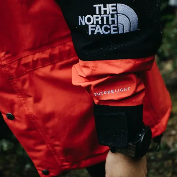 為什麼 Supreme 會如此喜歡找 THE NORTH FACE 聯名？看完 FUTURELIGHT™ 這系列或許你就會明白～