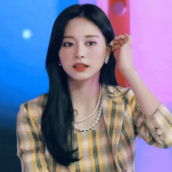 台灣妹打敗 BLACKPINK ！周子瑜到底正在哪？拆解她的 3 招「妝容心機」還不快筆記？