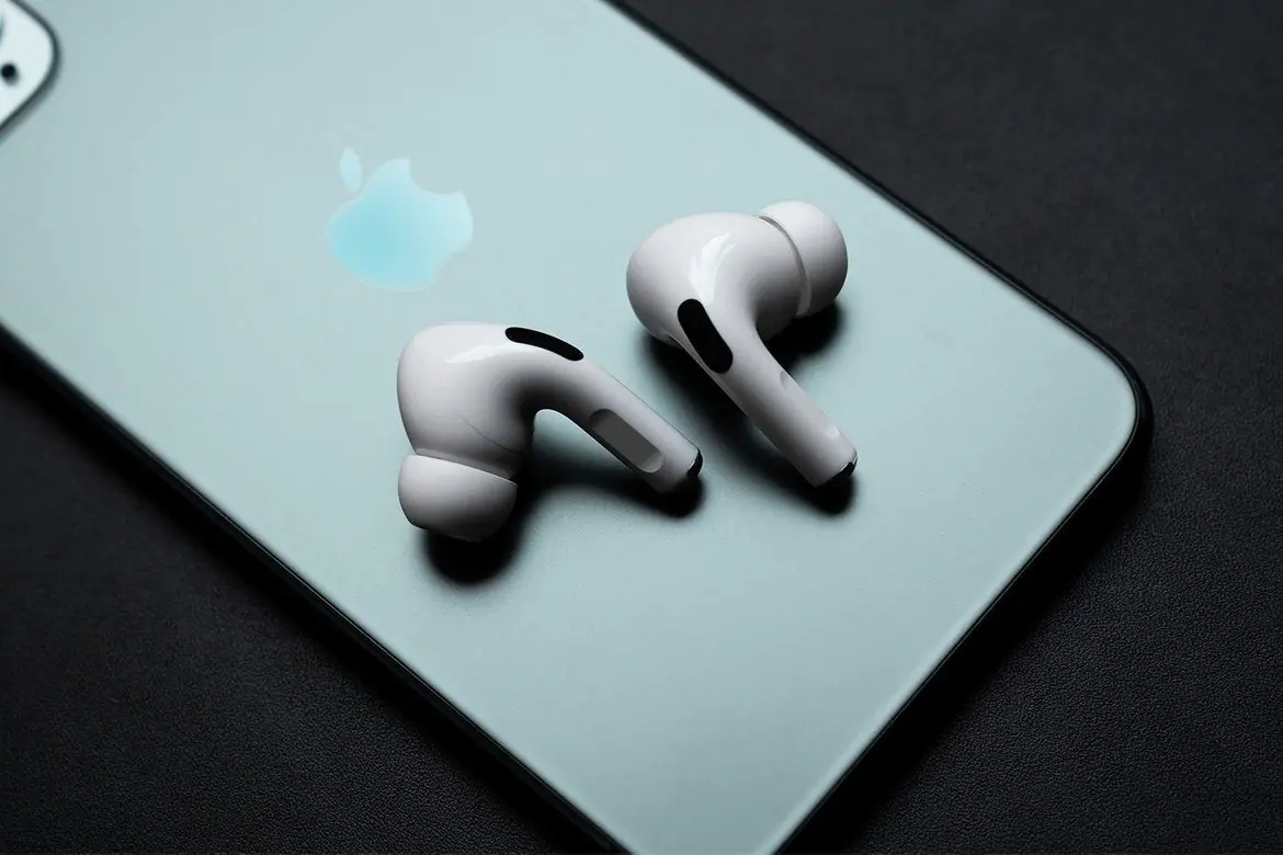 抱歉了錢錢！繼 Air Pods Max 之後，Apple 將再推平價版 AirPods Pro Lite，果粉表示：都買啦~哪次不買