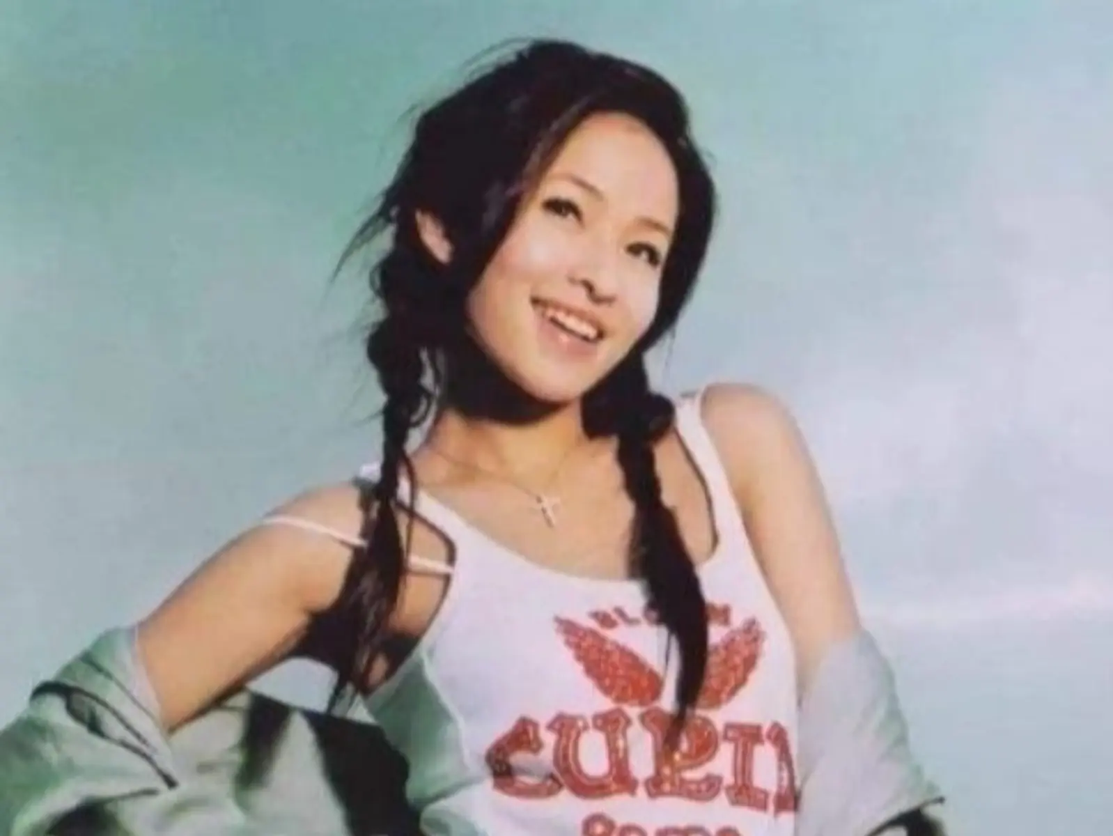 嘻哈妹子都在學 20 年前的她？髒辮、垮褲⋯回顧蕭亞軒 5 個「現在看來依舊潮」的經典造型！
