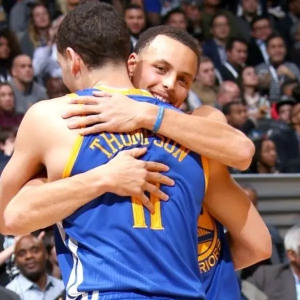 浪花兄弟日常？傳 Curry 每天都會發大量暖心簡訊給對方，不過 Klay 幾乎都沒回覆