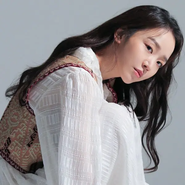 比起深邃五官，《哲仁王后》申惠善的「舒服臉」還是比較耐看！3 招妝容技巧就能打造！