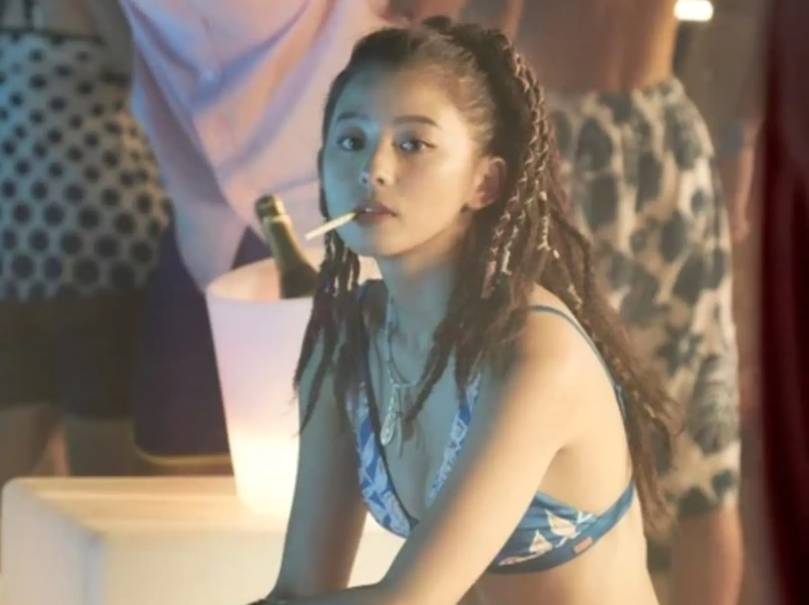 Netflix《今際之國的闖關者》「水雞」朝比奈彩人氣強壓女主角！3 大私服穿搭魅力點一拳公開！