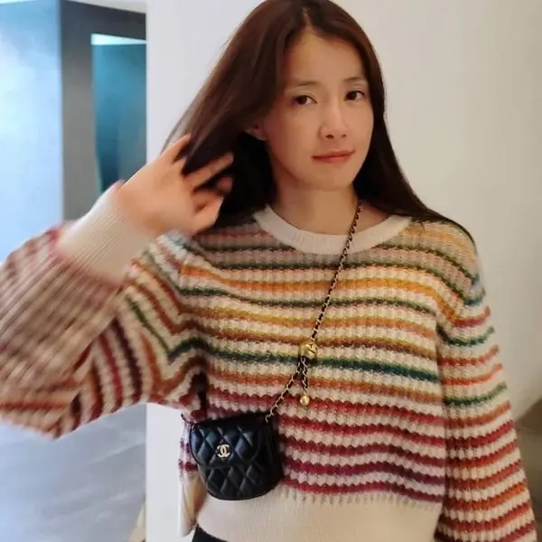 《Sweet Home》聖誕樹背肌女主李是英「名牌包蒐藏」大公開：CHANEL、Dior⋯總價超驚人！