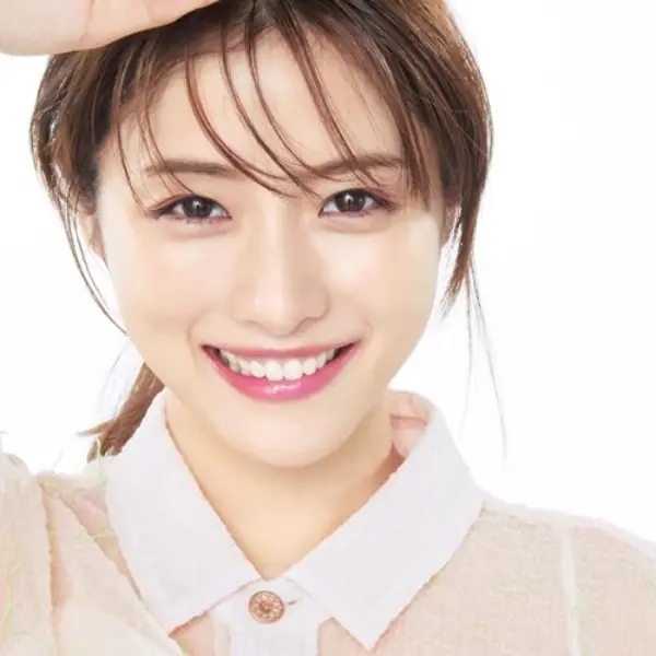 塌鼻、大餅臉照樣美到翻！盤點林依晨、譚松韻⋯5 位「耐看系女星」如何憑妝容技巧打趴塑膠女？