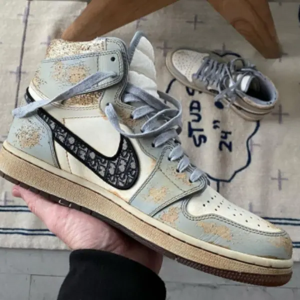 一雙破球鞋都買不起？Dior x AJ1、adidas Yeezy 500 舊化設計更值錢，鞋迷：真的不要這樣搞！