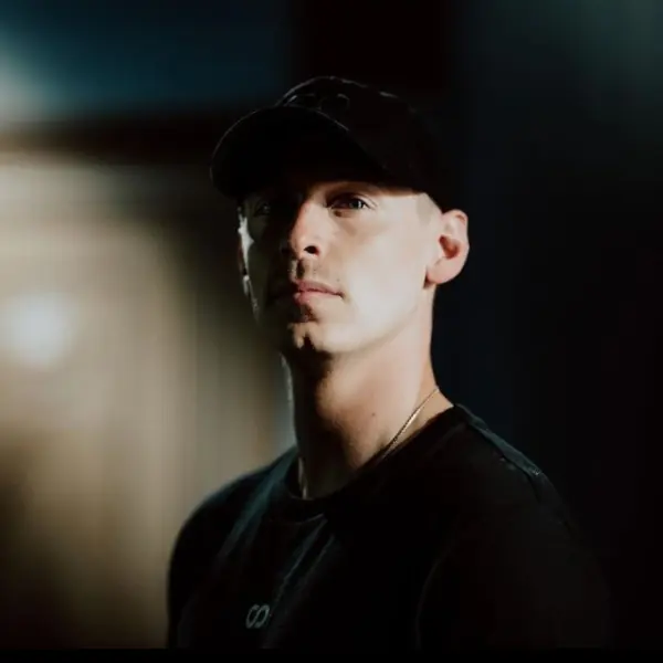 獨家專訪／連五年入圍世界百大 DJ 的男人！硬派 DJ Coone：「最重要的不是技巧，而是⋯ 」