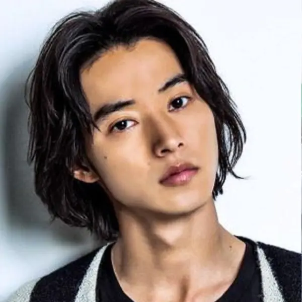 暗示想演真人版？《今際之國的闖關者》 山崎賢人透露最近熱衷的漫畫「是這本」！