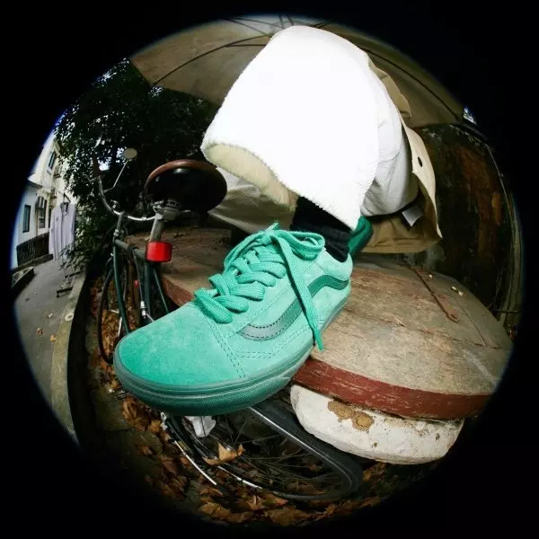屬牛請注意! 要安太歲先等等，穿上這雙 VANS x THEY ARE ，用極致亮色抵光明燈！