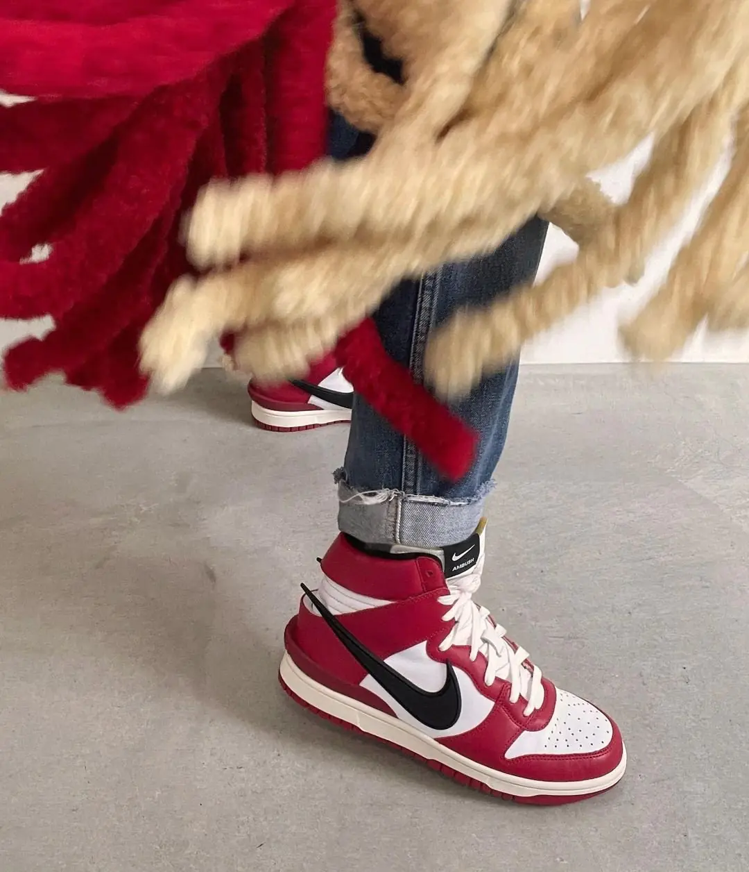 買不到黑白沒關係！Nike x AMBUSH 聯名球鞋 4 色齊發，竟是「這配色」價格漲幅最高？