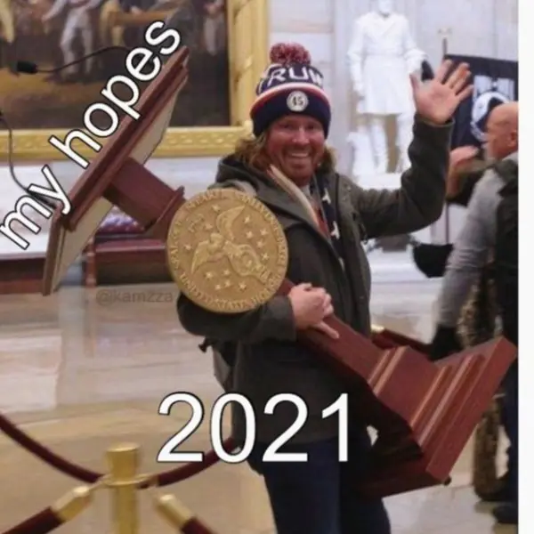 2021 其實唸作「2020 won」，新年開始 10 天就太精彩網友吐槽哏圖狂出！