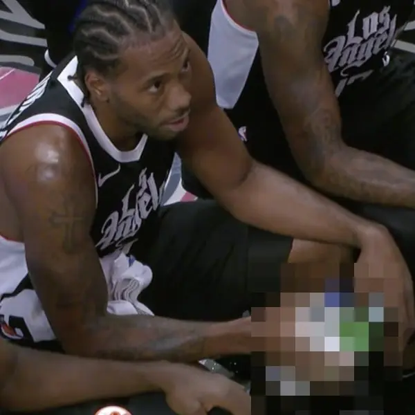 NBA／巨大怪手是你！Kawhi Leonard 用單手握住兩個寶特瓶，球迷驚：真的好大