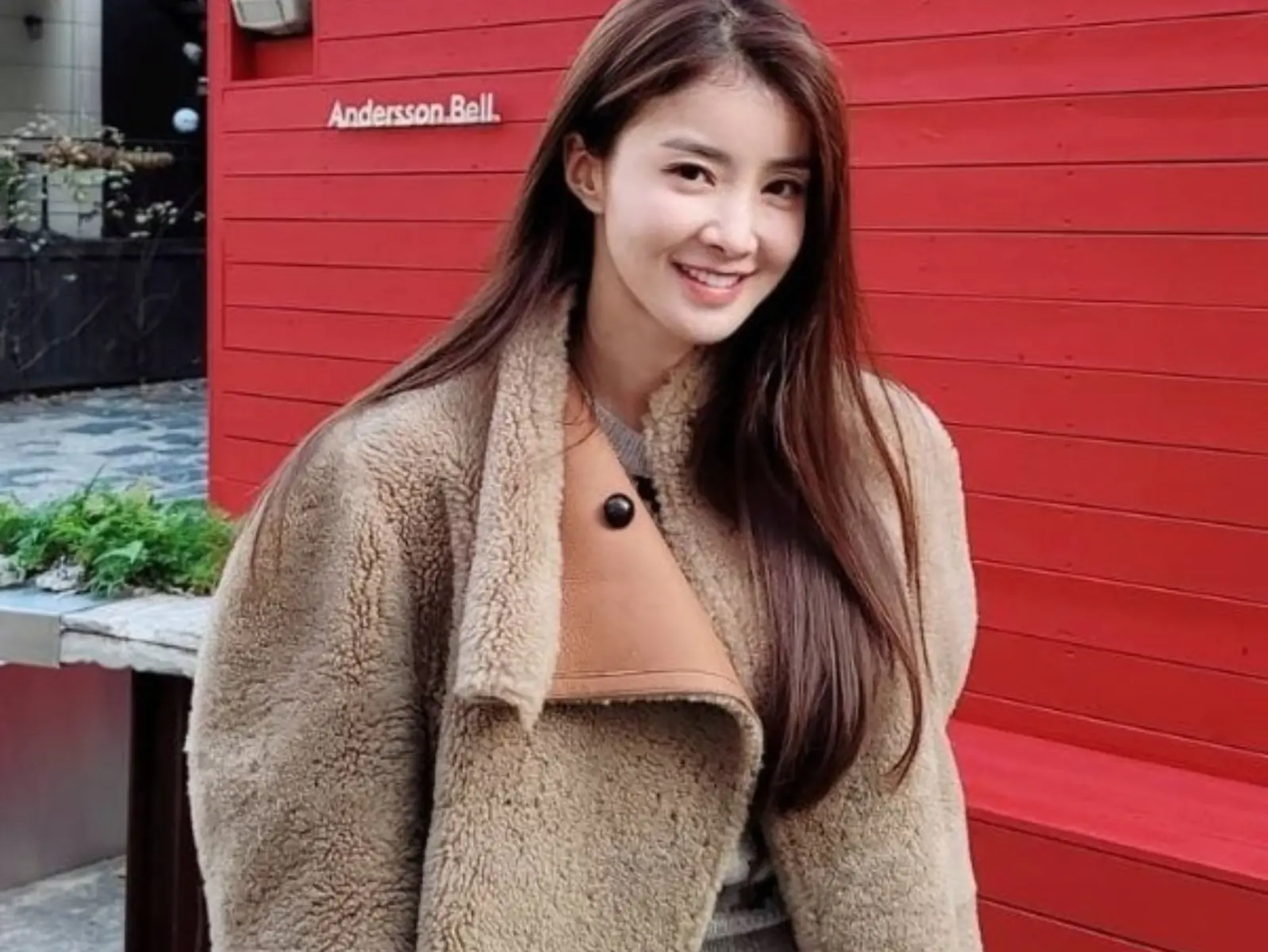 BLACKPINK Jisoo、李是英示範 3 招「泰迪熊外套」不顯胖穿搭術，不只保暖百搭還自動減齡！