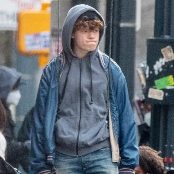 這一次真的是「荷蘭弟」！Tom Holland 親弟弟吊鋼絲驚喜現身《蜘蛛人 3》片場！