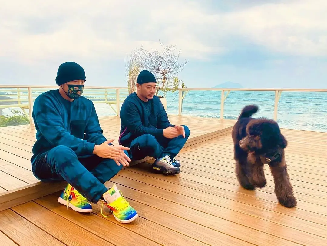 隨便一雙都破萬！「最速鞋頭」周杰倫狂曬 3 雙 Nike、Jordan 等爆款潮鞋，鞋迷：不愧是 50 億身價⋯