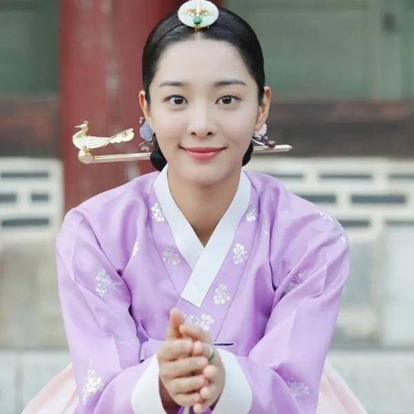 又一個女二美炸天！《哲仁王后》薛仁雅憑 3 個妝容技巧輕鬆化身「清甜女神」！