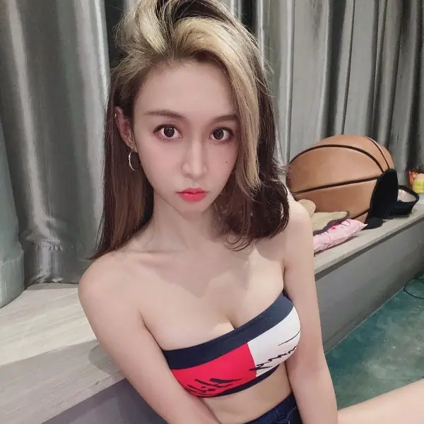 現在最火 C 女郎是她！DJ 樂宜的勾人魅力全靠這 3 招電眼妝容小心機？