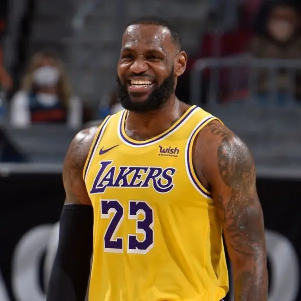 NBA／老漢無極限！詹皇爆砍 46 分率湖人刺殺騎士，36 歲 Logo Shot、無解後仰跳投樣樣來