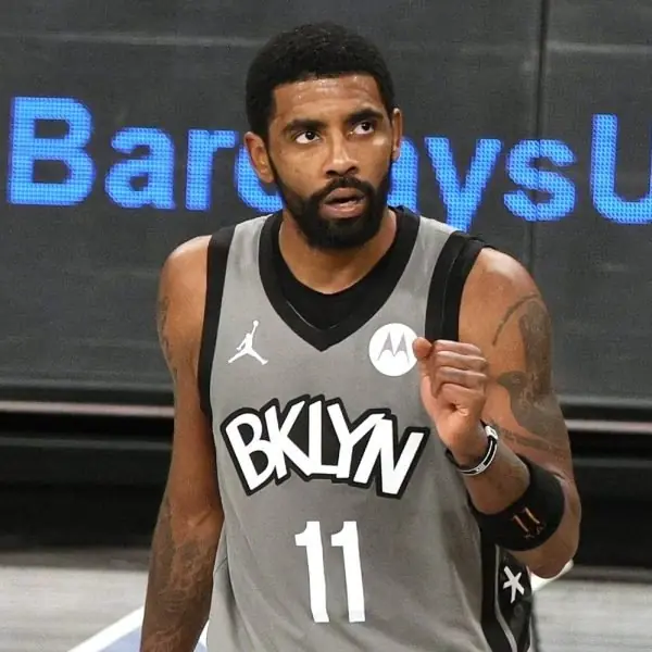 NBA／不屑防疫規範！Kyrie 成功偷偷和 Adebayo 交換球衣，網友看傻：真的有夠屁