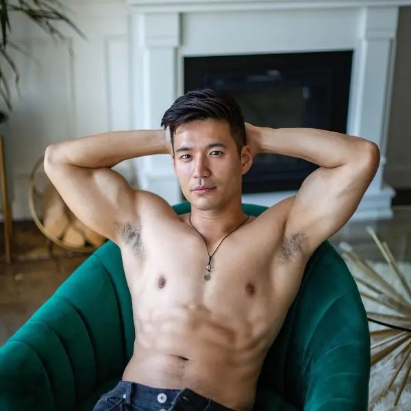 身價億元、健身方式卻很親民！《璀璨帝國》養眼帥哥 Kevin Kreider 靠 3 招鍛鍊術打造大肌肌！