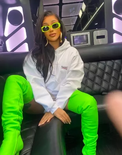 不愧是防疫大使！ Cardi B 自掏腰包讓工作人員每週做四次的新冠肺炎檢測：「這是必須做的事！」