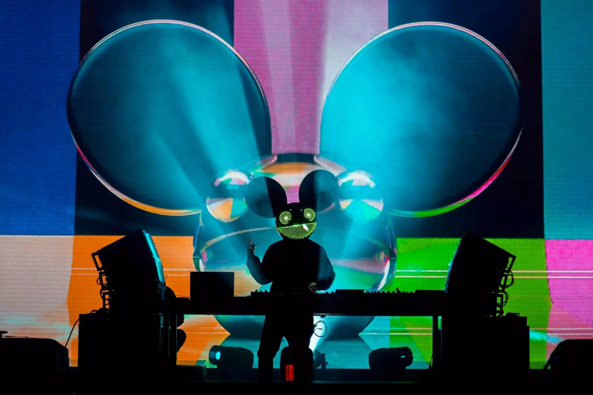 防疫不能開趴？鼠爺 DEADMAU5 改登「自駕趴」舞台，還順便曝光與 Portugal. The Man 合作新歌！