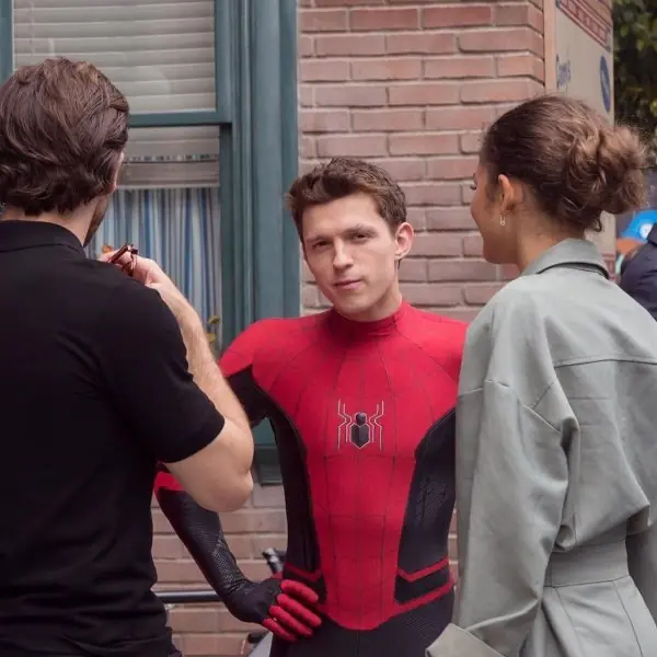 湯姆霍蘭德 Tom Holland 主動找臨演吃飯聊天！親民舉動引關注！