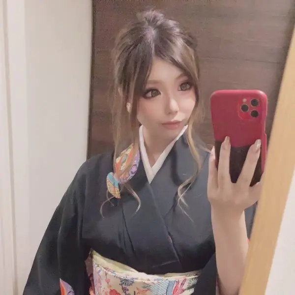 日本女孩盛裝和服出門，慘被小孩誤認大喊：「妳是《鬼滅之刃》大魔王無慘！」