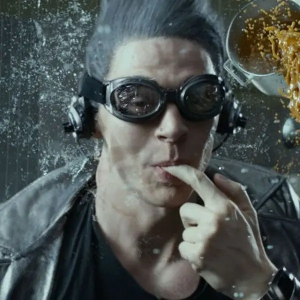 不輸 MCU！「快銀」伊凡彼得斯《X 戰警》精彩橋段回顧，跑得快子彈跟不上！