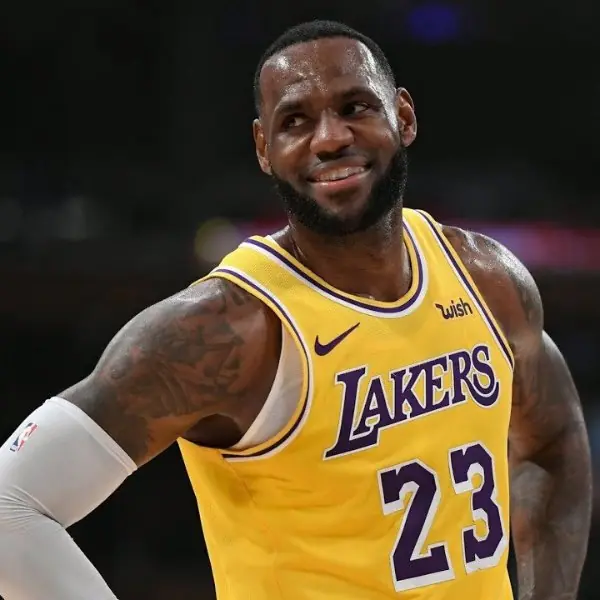 詹皇進軍嘻哈圈？NBA 球星 LeBron James 宣布將製作新專輯！