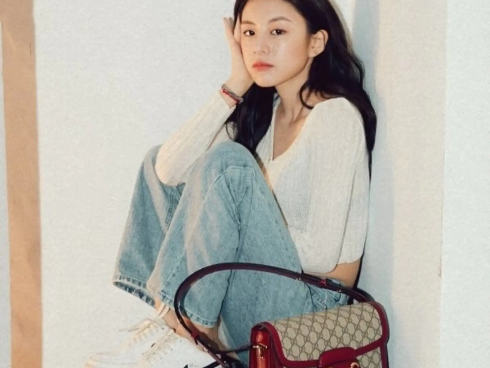 全韓國女生都想整成她，但我最想跟她交換鞋櫃！高允貞私下超兇球鞋蒐藏大公開！