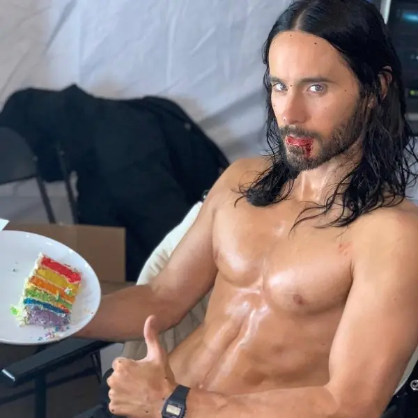 最性感的小丑當之無愧！49 歲 Jared Leto「凍齡保養術」大公開：睡前必做這件事！