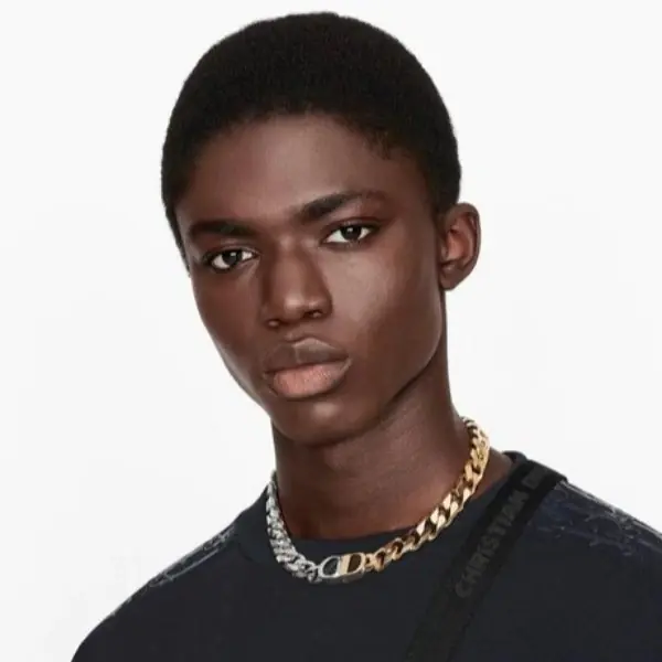 虧妹神裝！推薦 GUCCI、DIOR 等 3 款「高端潮人」必買精品小物，一秒提升你的穿搭品味
