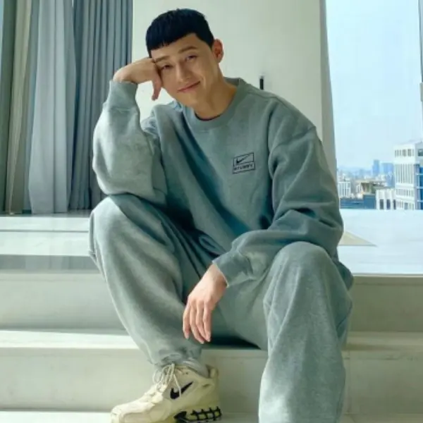 朴敘俊也愛！潮人必備的 BAPE、Supreme 等 3 款衛衣推薦，原來帥哥換季靠它就夠！