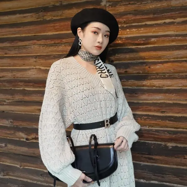 經典不敗復古魂！ CHARLES & KEITH 爆紅長型馬鞍包，時髦文青女孩的最新 IT BAG！