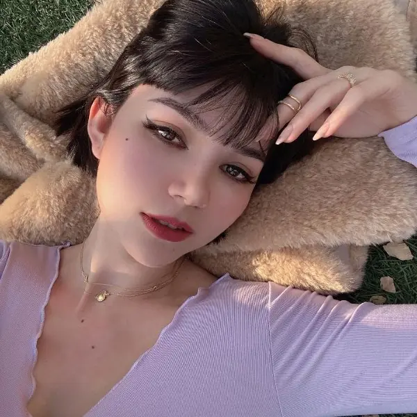 暗黑昆凌！混血辣媽 Kimberlly 當媽後還這麼正，密技竟是底妝最後上？