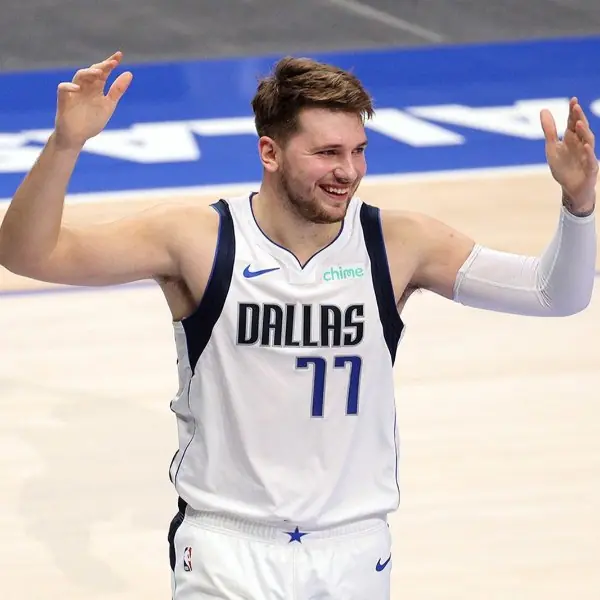 NBA／怎麼傳的？Luka Doncic「神奇背後傳球」助攻隊友，全場 33 分準大三元無人能擋