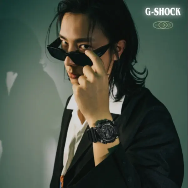 開啟 #透明化公式 「穿」梭 2021！大膽？狂野？沒有什麼你不能駕馭！