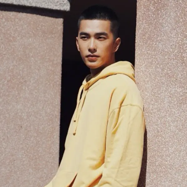 朴敘俊、曾敬驊都愛穿的「舒適套裝」現在跟上還不晚，推薦 Stussy、NOAH 等三款輕鬆完裝！