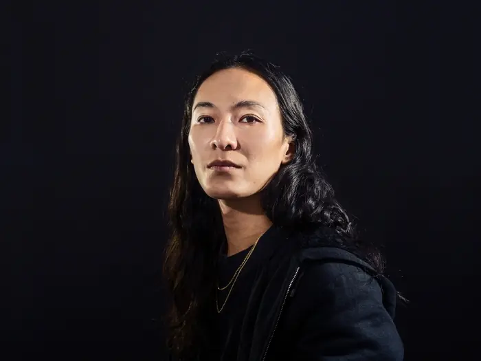 道歉了！Alexander Wang 再次針對性騷擾傳聞回應：「我後悔自己使他們感到痛苦。」