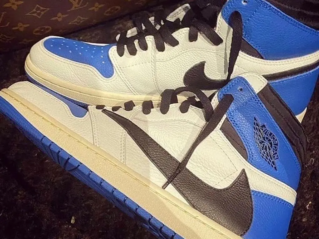 轟炸鞋圈的 Travis Scott「閃電倒鉤」Air Jordan 1 高清實鞋曝光！錢包正式宣告破產倒數！